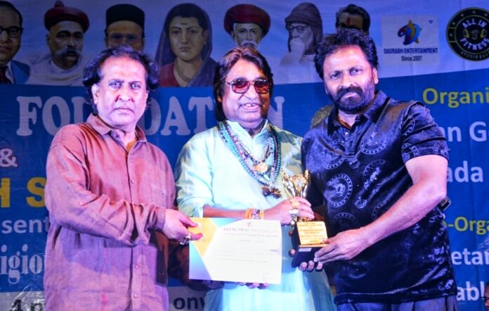 Cheetah Yajnesh Shetty honoured with 12th Maharashtra Prestigious Ratna Award-2021 By Music Director Dilip Sen