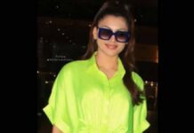 उर्वशी रौतेला को मुंबई एयरपोर्ट पर किया गया स्पॉट अभिनेत्री ने पहनी एक लाख रुपये की बोल्ड नियॉन ड्रेस लग रही बेहद कातिलाना Urvashi Rautela was spotted at the Mumbai airport the actress wore a bold neon dress worth Rs 1 lakh