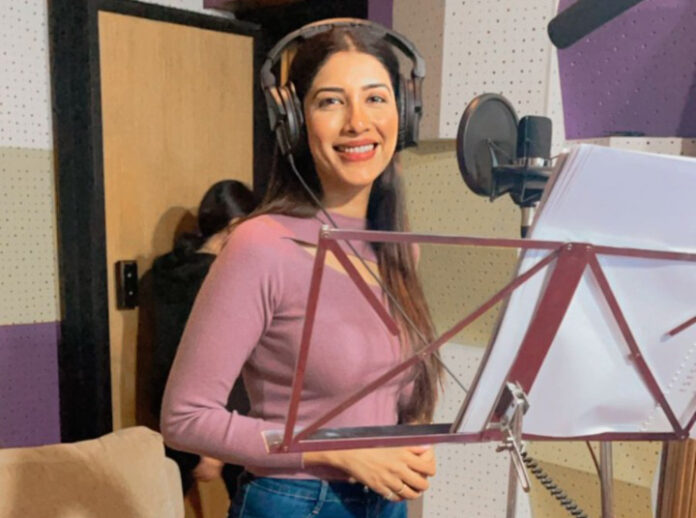 Tanaji Movie fame Elakshi Gupta all set for her big move; gives fans a glimpse of her dubbing session from her upcoming movie
