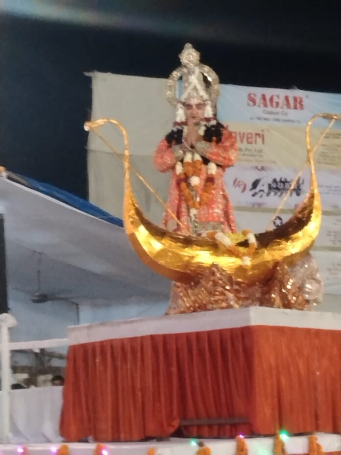Shri Ram broke the bow the audience was stunned by the Parashuram-Laxman dialogue