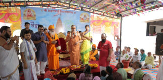 आज पूज्य शंकराचार्य जी के सान्निध्य में आनंद वर्धन आश्रम ग्राम, वासणा जिला छोटा उदेपुर गुजरात में 25 लोगों ने पुनः सनातन हिन्दू धर्म अपनाया