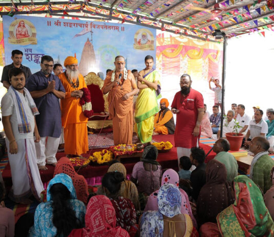 आज पूज्य शंकराचार्य जी के सान्निध्य में आनंद वर्धन आश्रम ग्राम, वासणा जिला छोटा उदेपुर गुजरात में 25 लोगों ने पुनः सनातन हिन्दू धर्म अपनाया