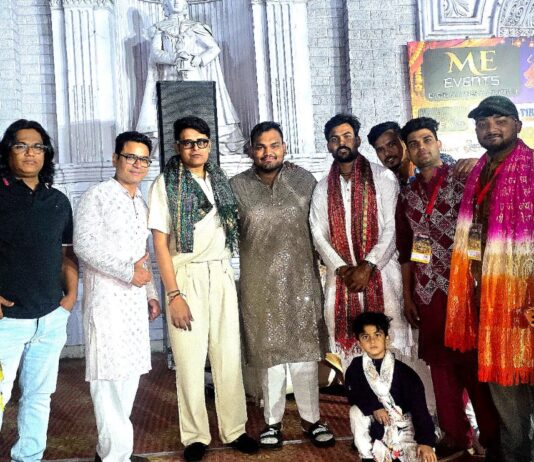 हंटर पहुंचे डांडीये महोत्सव